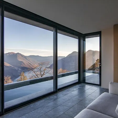 Sleeps 12 With Pool Air Con And Wifi